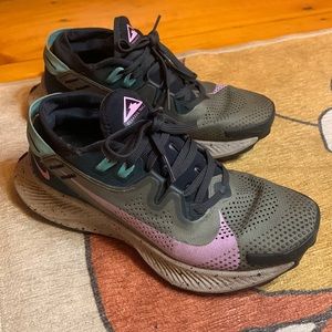 Nike Trail Pegasus 2 trail runners size 6 olive green and pink